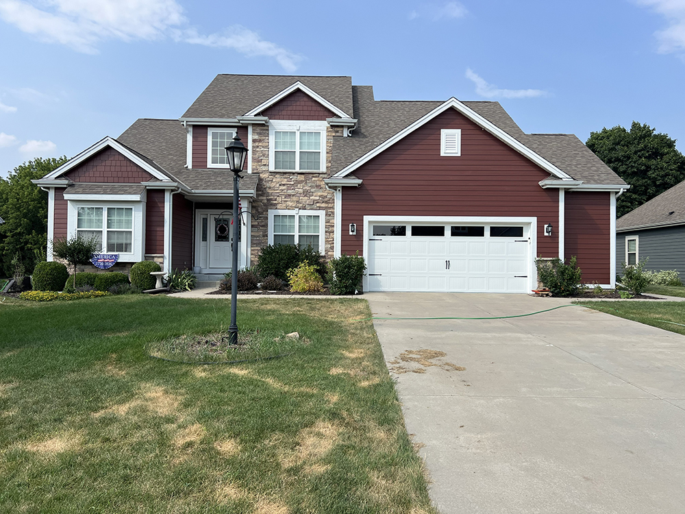 Pewaukee Wisconsin home with James Hardie Countrylane Red siding and white trim