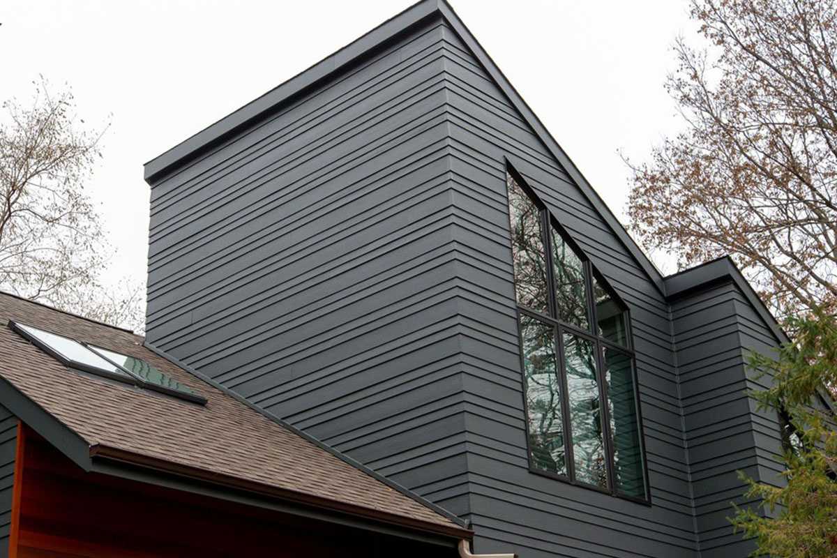 Why Minnetonka Homes Reach the Point of Siding Replacement - Image 1